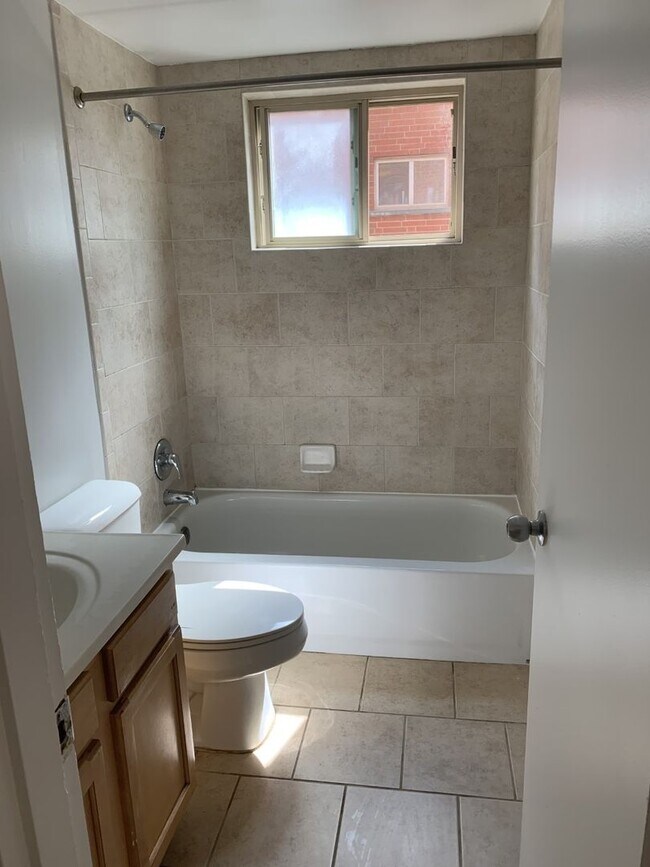 551 Lowell Ave unit 551-02, Cincinnati, OH 45220 - photo 4