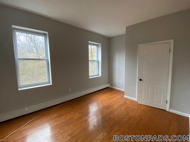 96 Woodledge St unit 3L, Dorchester, MA 02125 - photo 5
