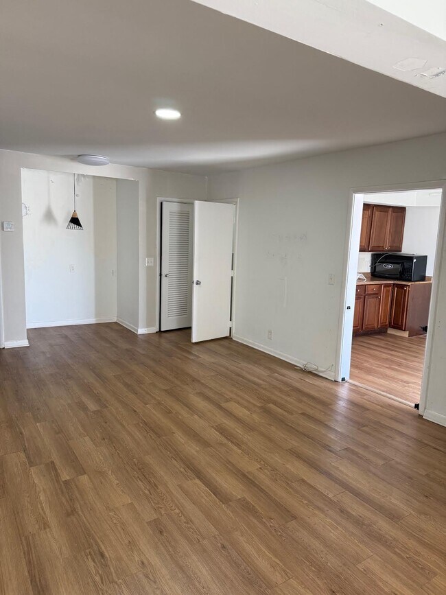 2730 S Dixie Hwy, West Palm Beach, FL 33405