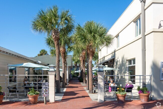 Neptune Beach residents have easy access to local Shops.