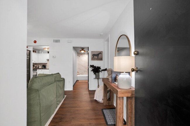 121 W Hall St unit B, Savannah, GA 31401 - photo 3