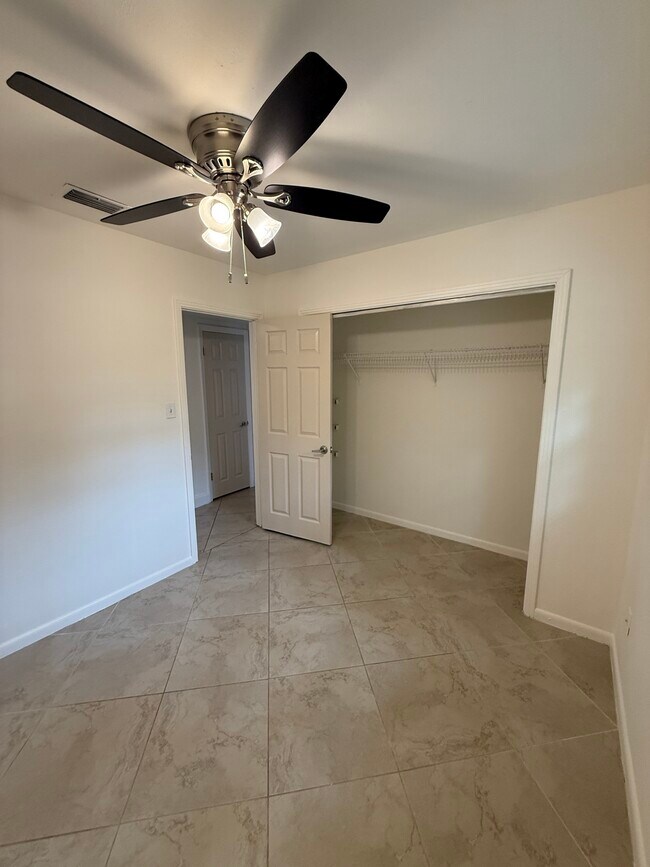 2315 Carroll Place unit Room 4, Tampa, FL 33612 - photo 2