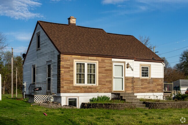 Cozy cottage style homes in Sherman are ideal for first time homebuyers.