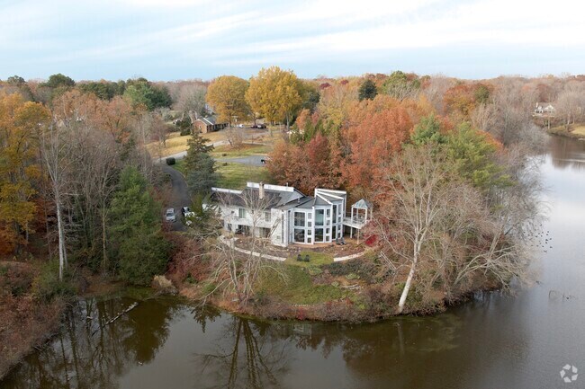 Lake Carroll in Argyle Heights boasts luxurious homes.