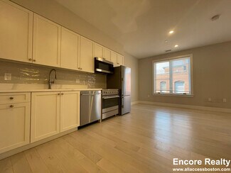 198 Green St Unit 402, Boston, MA 02130