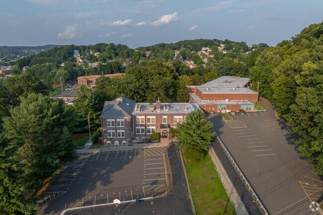 Academy Street Elementary School has a score of C on Niche.