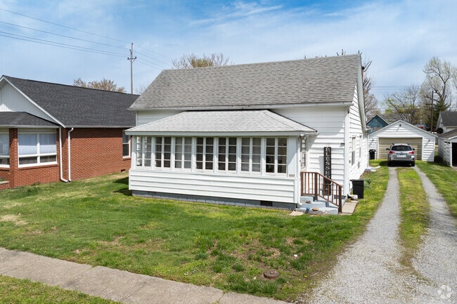 Expect cozy porches and classic style in Herrin’s Craftsman bungalows.