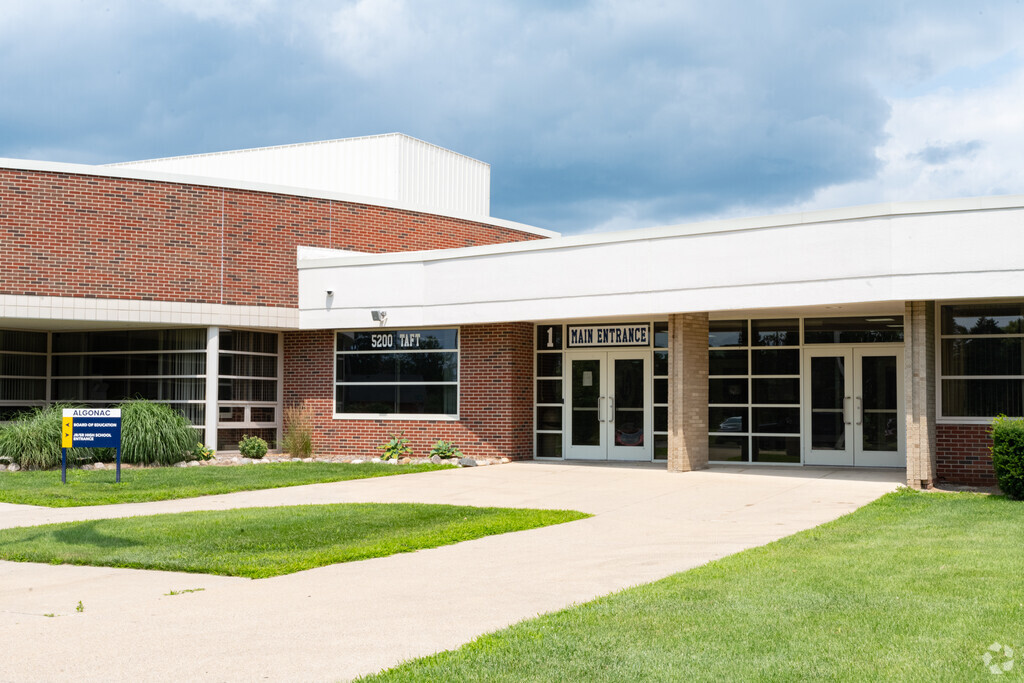 Algonac Junior/Senior High School, Rankings & Reviews - Homes.com