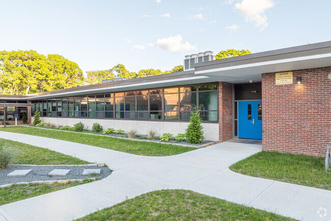 Sherman Elementary School in Warwick, Rhode Island offers a student teacher ratio of 15:1.