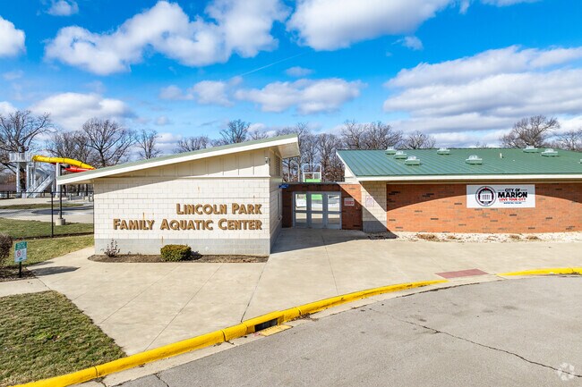 Lincoln Park in Marion, Ohio features an aquatic center.