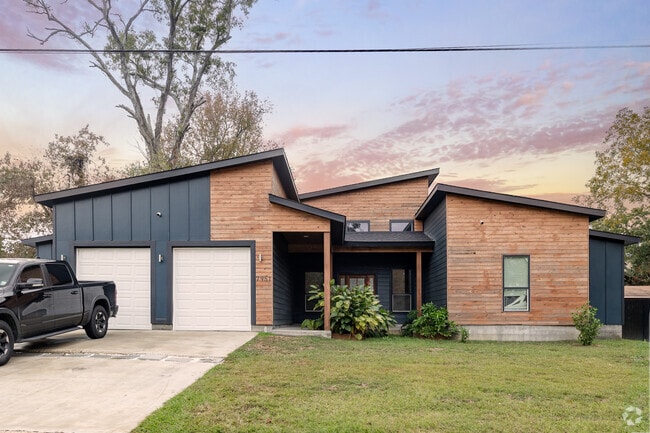 Contemporary homes are found throughout Scotlandville.