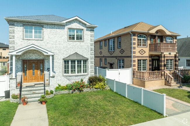 Contemporary colonial style homes make up the majority of new construction houses in Bellerose.