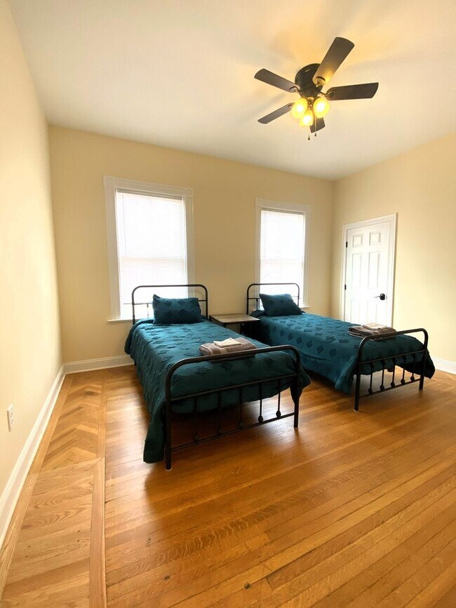 416 Pearl St unit 416 Pearl St 3, Burlington, VT 05401 - photo 2