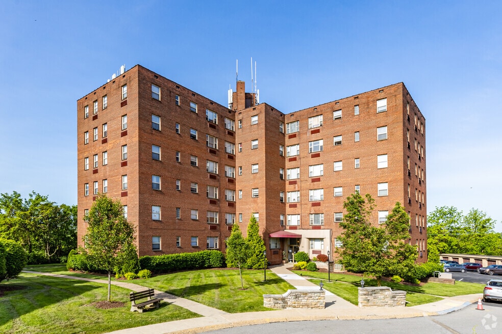 Cloverleaf Towers, Pittsburgh, PA 15236 - photo 1