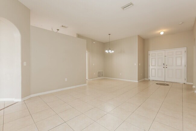 12006 Butler Woods Cir, Riverview, FL 33579 - photo 4