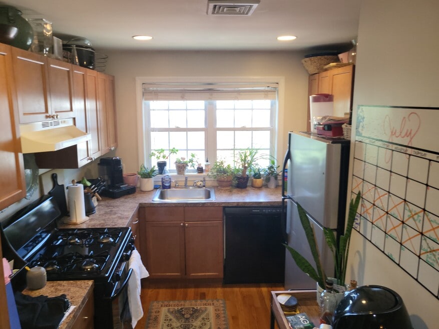 9 Cottage Plaza unit 2, Bloomfield, NJ 07003 - photo 1