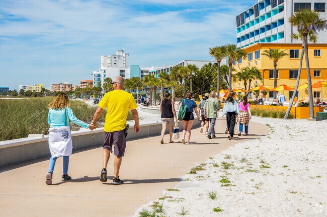 Take a stroll & enjoy the many restaurants, bar an other activities along Treasure island beach.