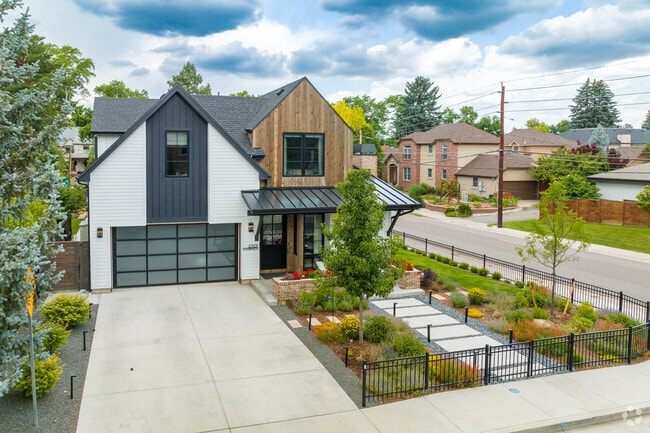 Modern homes and landscaping in University Park are delightfully creative.
