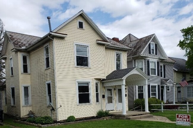 1152 N Columbus St unit 2, Lancaster, OH 43130 - photo 2