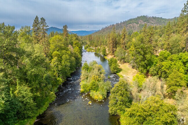 You can enjoy fishing along the shores of the Applegate River in New Hope.