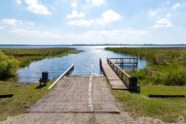 Lake Fannie in Poinsettia Park has a public boat launch.
