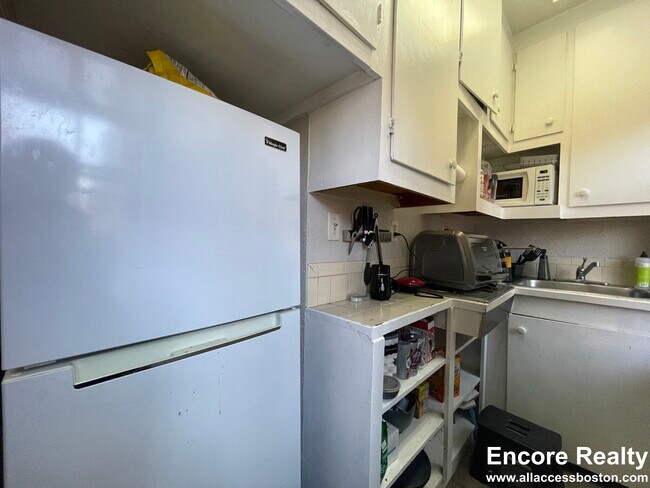 43 Anderson St unit 41-32, Boston, MA 02114 - photo 3