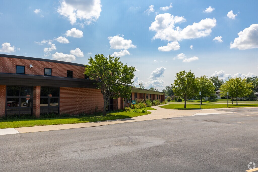 Hoover Elementary School has a student to teacher ratio of 11:1.