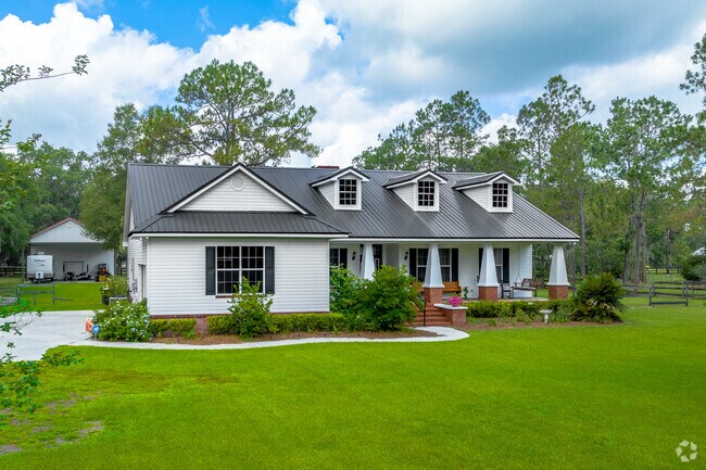 Craftsman homes add to the charm of Kathleen with their large front porches and curb appeal.