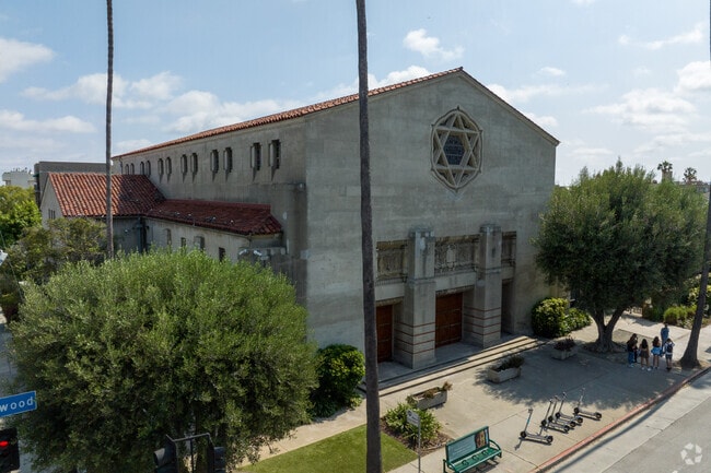 Main building at Briskin Elementary School in Los Angeles CA.