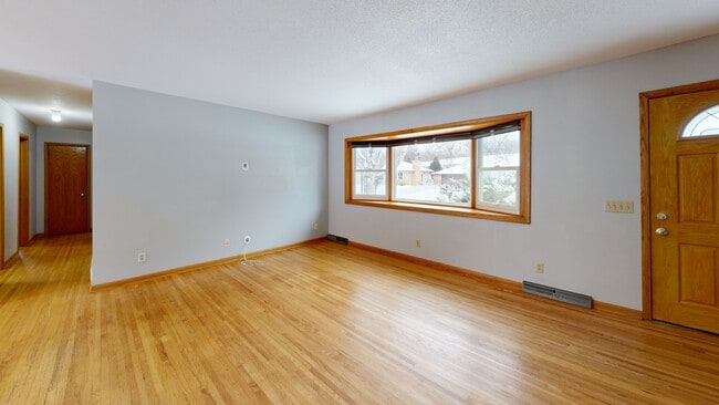 1321 Prairie St, Chaska, MN 55318 - photo 3