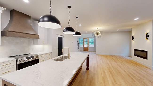 4BR, 3.5BA - 2,802SF
