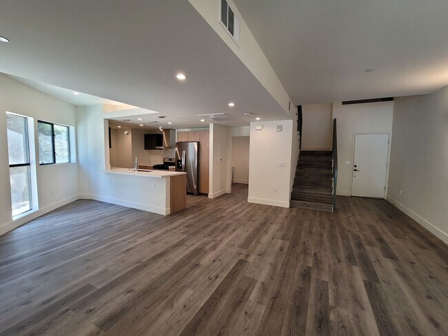 862 Moraga Dr unit 203, Los Angeles, CA 90049 - photo 6