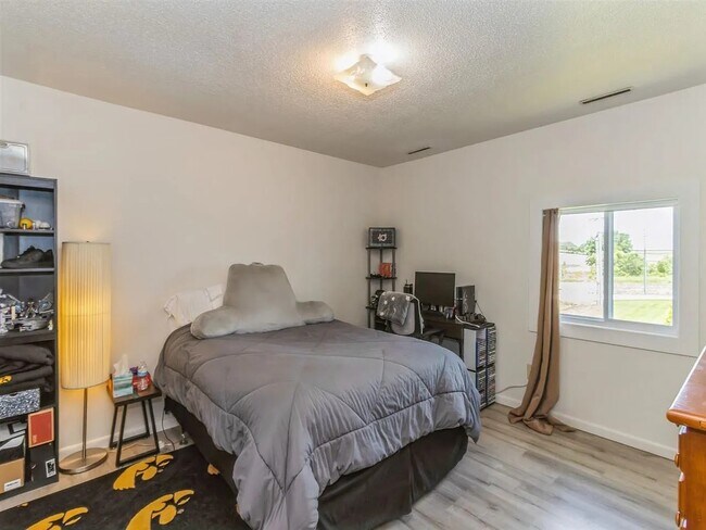 320 S 4th St unit West Branch, West Branch, IA 52358 - photo 4