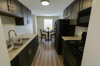 1042-1096 Eastway Dr, Youngstown, OH 44505