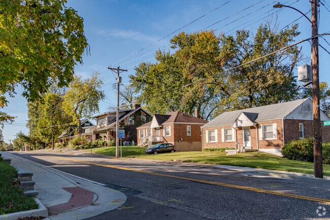 The residential streets in Vinita Park offer sidewalks for safe pedestrian travel.
