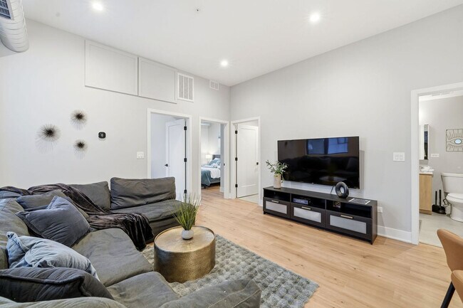 6044 N Winthrop Ave unit ID1372957P, Chicago, IL 60660 - photo 3