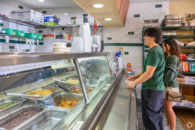 Banig Restaurant is a chain of Filipino bakeries selling cakes, sweets & pastries, some with savory fillings found near Sunnymeadows.