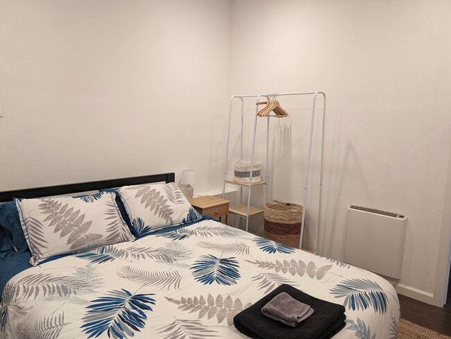 Memory foam queen bed