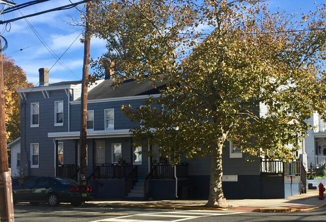 15 W Burlington St unit 401, Bordentown, NJ 08505 - photo 2