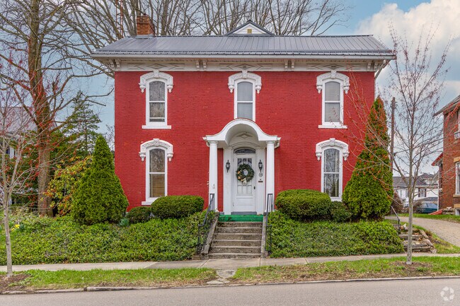 Victorian architecture from the early 1900s is prominent in Minerva's earliest houses.