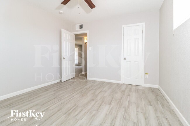 2735 W Royal Palm Rd, Phoenix, AZ 85051 - photo 7