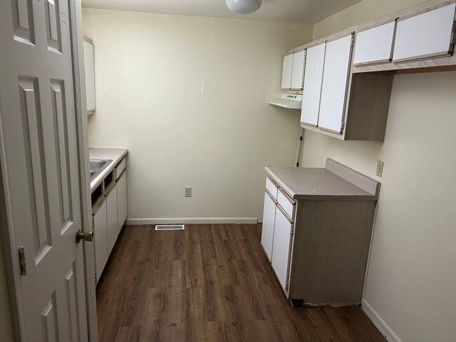 608 Hope St, Lima, OH 45804 - photo 2