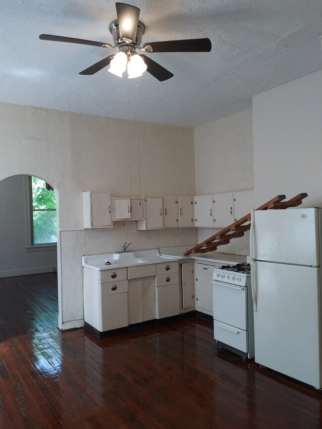 2232 Ravine St unit 1, Cincinnati, OH 45219 - photo 3