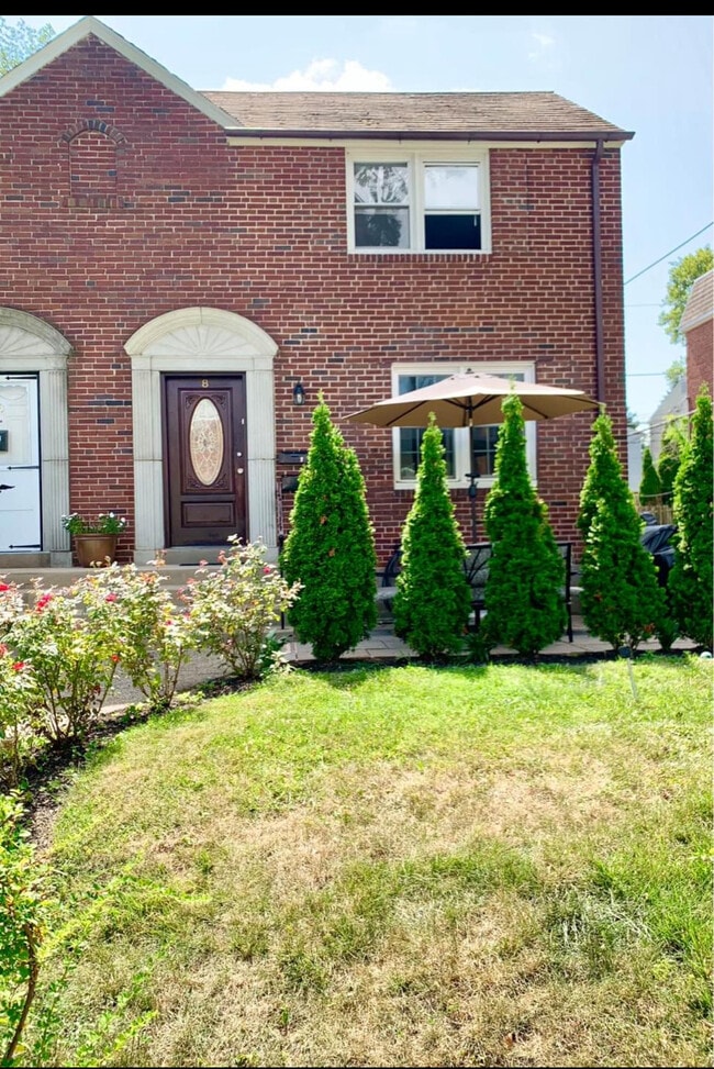 8 Trent Rd Unit 2, Wynnewood, PA 19096