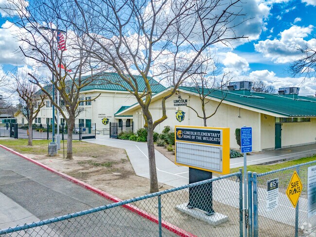 Students living in Downtown Fresno may attend Lincoln Elementary School.