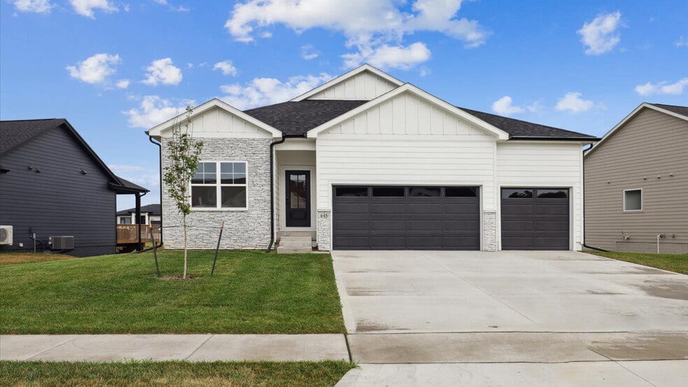 1455 NW Bull Run Ct unit 36202322, Waukee, IA 50263 - photo 1