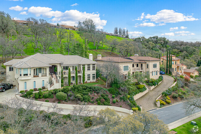 Row of large luxurious homes in Whitney Oaks sit peacefully, facing the Whitney Oaks Golf Club.