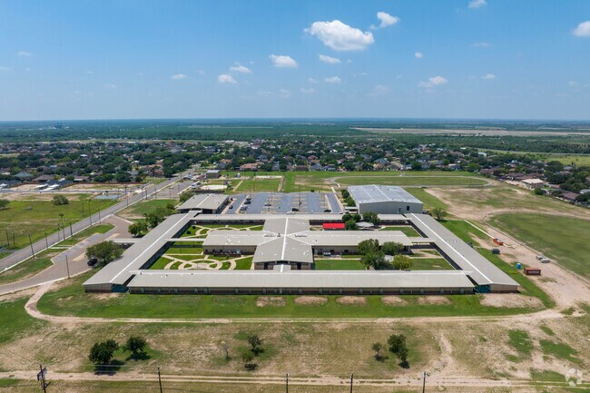 Cesar Chavez Middle School host grades 6th grade to 8th grade in the general Mission area.