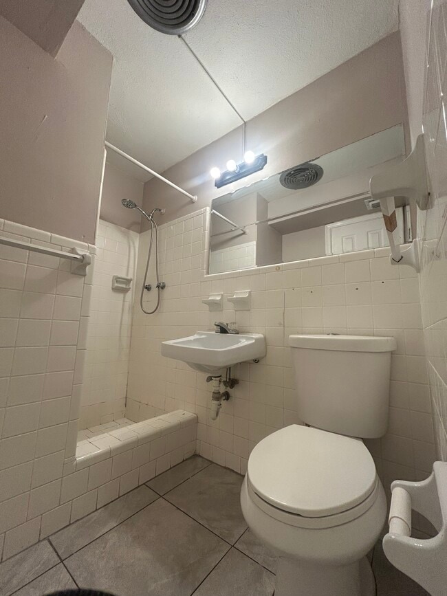 APT. 4