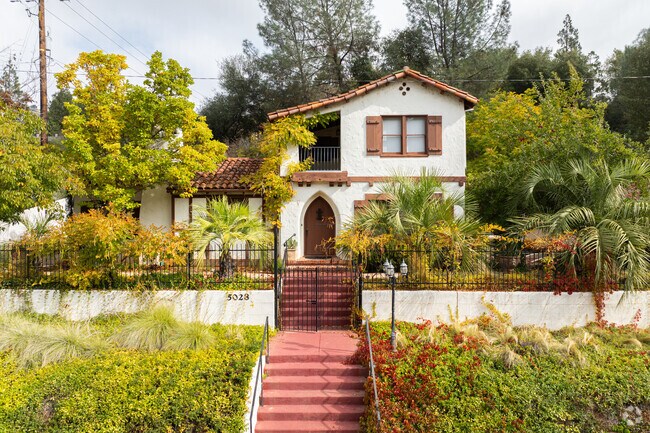 Bungalows in Mariposa blend classic design with modern amenities.